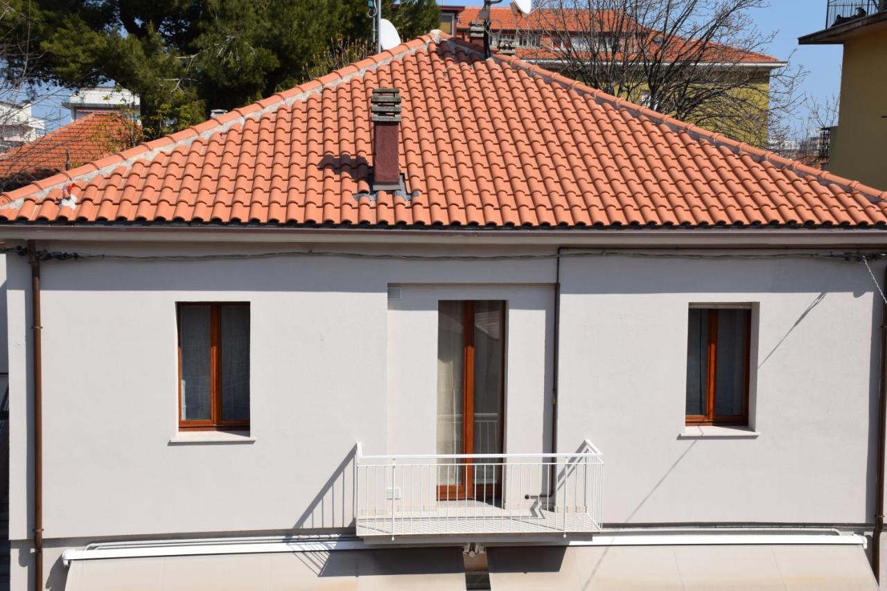 Good House- Ampio Appartamento Vicino Al Mare Rimini Exterior foto